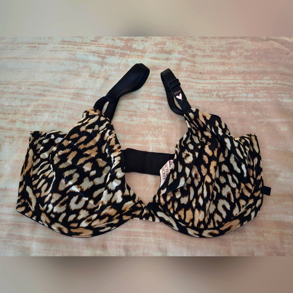 VICTORIA'S SECRET DEMI BRA 32DD